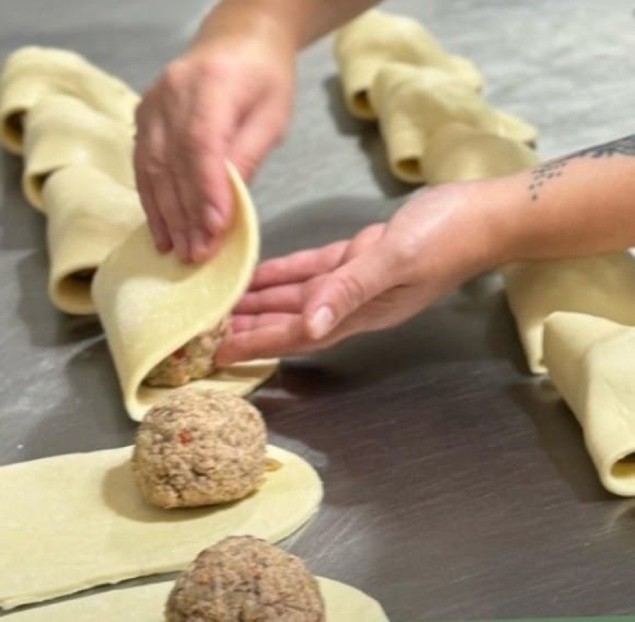 Empanada de atún cruda